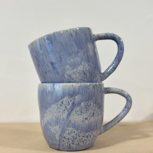 Taza azul picas